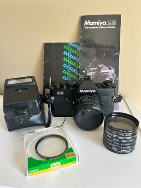 Mamiya ZE 35mm SLR Camera in Black with 9 Lens Accessories & Flash 📸📷🎞️